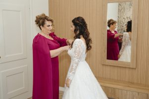 Irene y Marina el día de su boda en Jerez de la Frontera, tras llegar en coches de caballo a la Alameda Vieja antes de su ceremonia civil en la Bodega Álvaro Domecq.