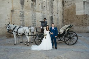 Irene y Marina el día de su boda en Jerez de la Frontera, tras llegar en coches de caballo a la Alameda Vieja antes de su ceremonia civil en la Bodega Álvaro Domecq.