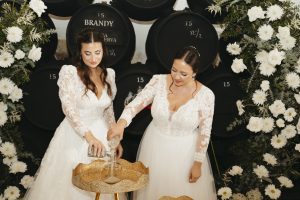 Irene y Marina el día de su boda en Jerez de la Frontera, tras llegar en coches de caballo a la Alameda Vieja antes de su ceremonia civil en la Bodega Álvaro Domecq.
