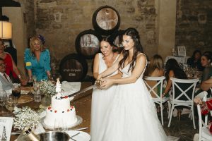 Irene y Marina el día de su boda en Jerez de la Frontera, tras llegar en coches de caballo a la Alameda Vieja antes de su ceremonia civil en la Bodega Álvaro Domecq.