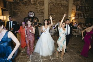 Irene y Marina el día de su boda en Jerez de la Frontera, tras llegar en coches de caballo a la Alameda Vieja antes de su ceremonia civil en la Bodega Álvaro Domecq.